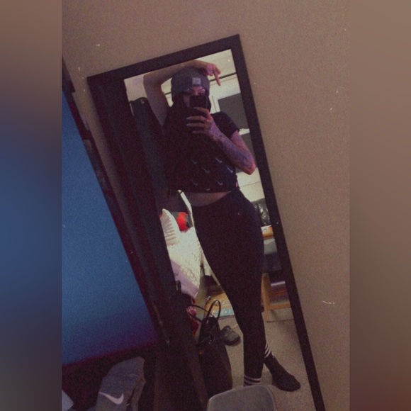 Meet your Posher, Teejayy - Picture 3 of 3